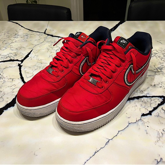 Reverse university red Air Force 1 - Picture 1 of 6